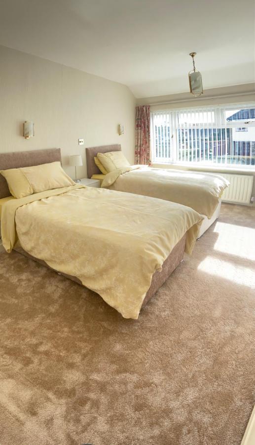 Large 4 Bedroom Home In Boston Spa Village In-Between York, Harrogate And Leeds, Sleeps 9 Ngoại thất bức ảnh